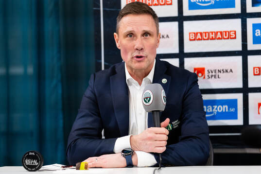 Frölundas tränare Roger Rönnberg  på presskonferensen