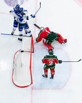 Leksands Lukas Vejdemo jublar ihop med Peter Cehlarik