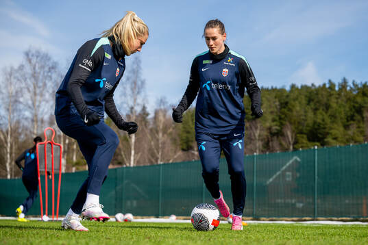 Sophie Román Haug and Elisabeth Terland of the Norwegian