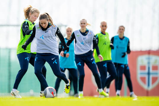 Justine Kielland and Guro Reiten of the Norwegian women's