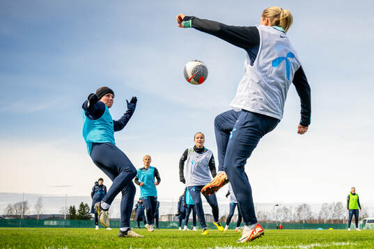 Tuva Hansen and Lisa Naalsund of the Norwegian women's