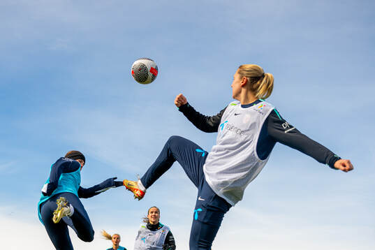 Bläddra bland fler bilder av Football, UEFA Women's Euro Qualifier, Norway, training