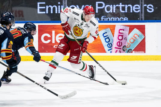 Djurgårdens Kevin Karlsson och Moras Kalle Kratz