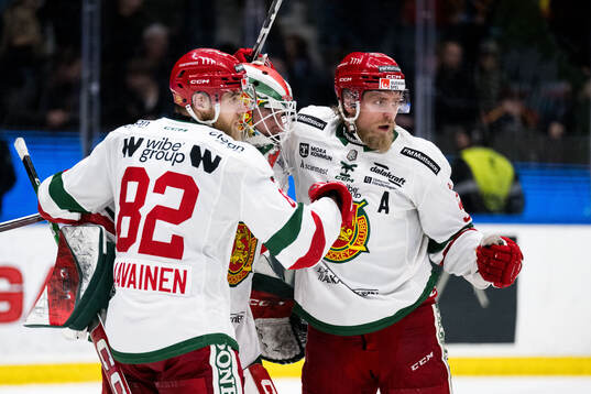 Moras Roope Laavainen, målvakt Waltteri Ignatjew och