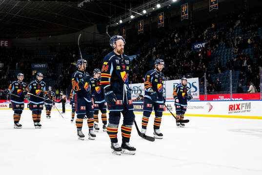 Djurgårdens Daniel Brodin och Alexander Ytterell  deppar