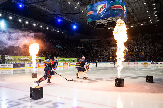 Djurgårdens Daniel Brodin och målvakt Viktor Andrén gör
