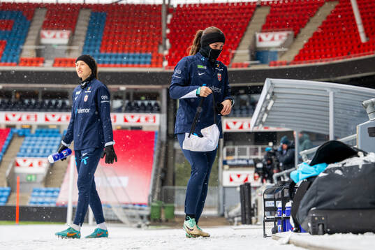 Goalkeeper Cecilie Fiskerstrand and Tuva Hansen of the