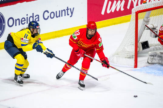 Josefin Bouveng of Sweden and Zhixin Liu of China