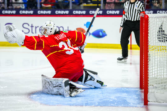 Goaltender Yuqing Wang of China