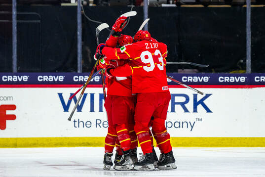 Minghui Kong of China celebrates with teammates