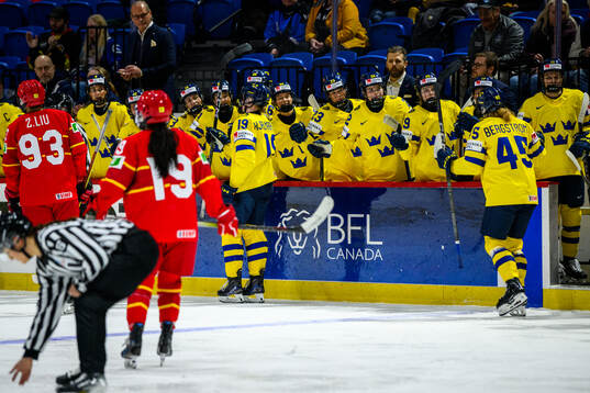 Sara Hjalmarsson of Sweden celebrates with teammates