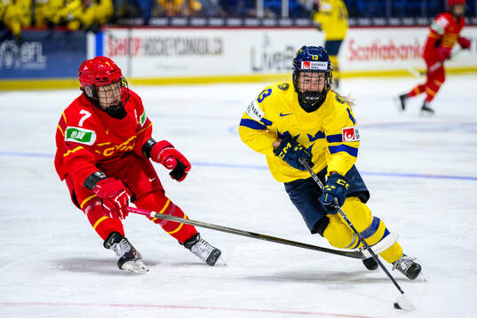 Mengying Zhang of China and Wilma Sundin of Sweden