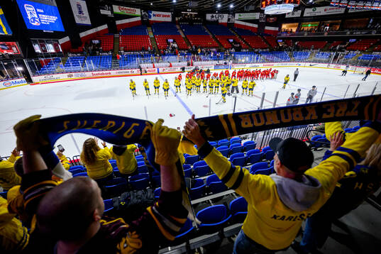 Bläddra bland fler bilder av Ice Hockey, 2024 IIHF Women's World Championship, Day 3, Sweden - China
