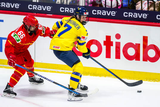 Qianhua Li of China and Mira Jungåker of Sweden