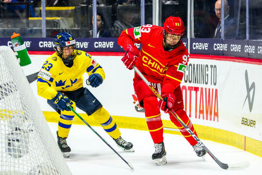 Thea Johansson of Sweden and Zhixin Liu of China