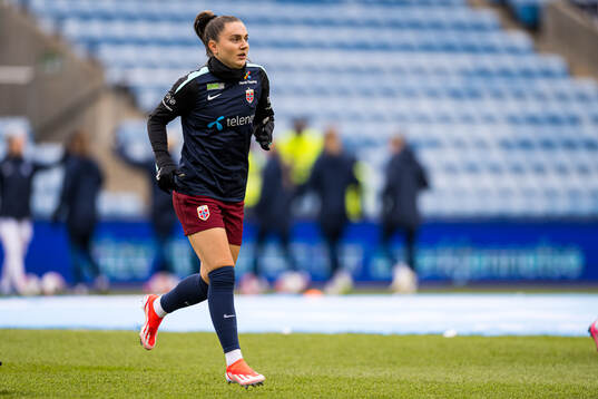 Vilde Bøe Risa of Norway warms up