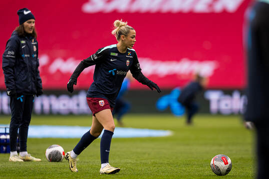 Celin Bizet Ildhusøy of Norway warms up