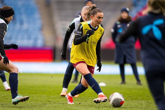 Vilde Bøe Risa of Norway warms up