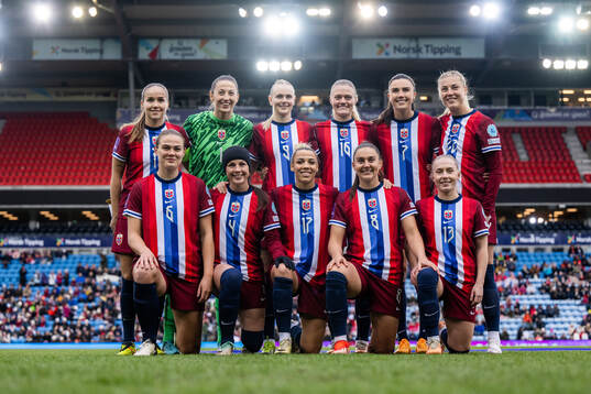 The starting eleven of Norway pose for a photo