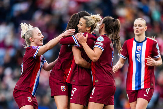 Bläddra bland fler bilder av Football, UEFA Women's Euro Qualifier, Norway - Finland