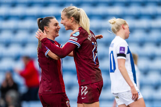 Vilde Bøe Risa and Sophie Roman Haug of Norway celebrates