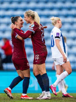 Vilde Bøe Risa and Sophie Roman Haug of Norway celebrates
