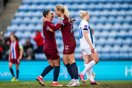 Vilde Bøe Risa and Sophie Roman Haug of Norway celebrates