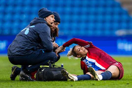 Celin Bizet Ildhusøy of Norway receives treatment