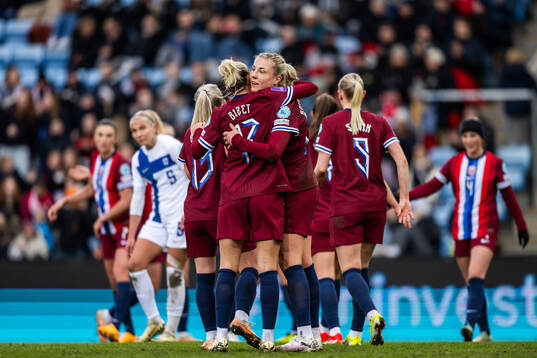 Sophie Roman Haug of Norway celebrates with team mates