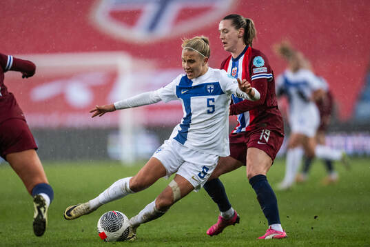 Emma Koivisto of Finland and Elisabeth Terland of Norway