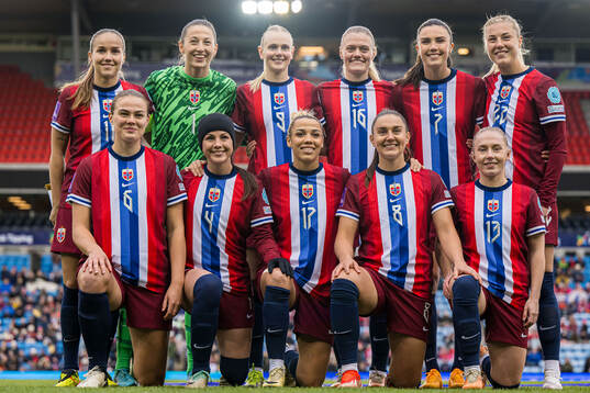 The starting eleven of Norway, from the top left; Guro