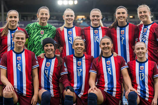 The starting eleven of Norway, from the top left; Guro