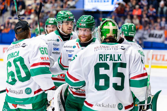 Rögles Ludvig Claesson och målvakt Christoffer Rifalk