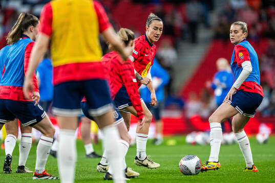 Lucy Bronze of England