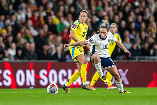 Filippa Angeldahl of Sweden and Grace Clinton of England