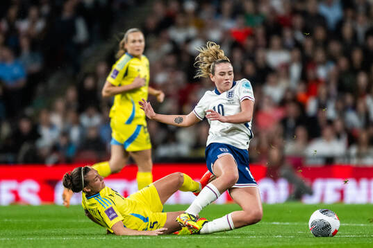 Julia Zigiotti Olme of Sweden and Grace Clinton of England