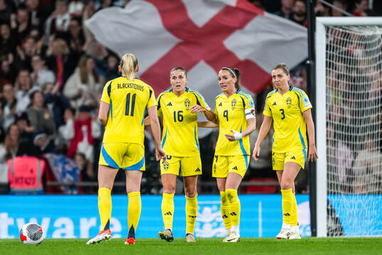 Stina Blackstenius, Filippa Angeldahl, Kosovare Asllani and