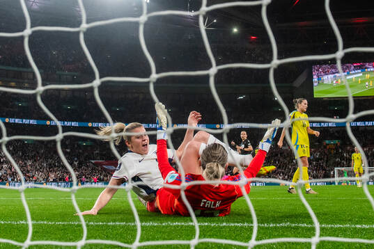 Alessia Russo of England celebrates