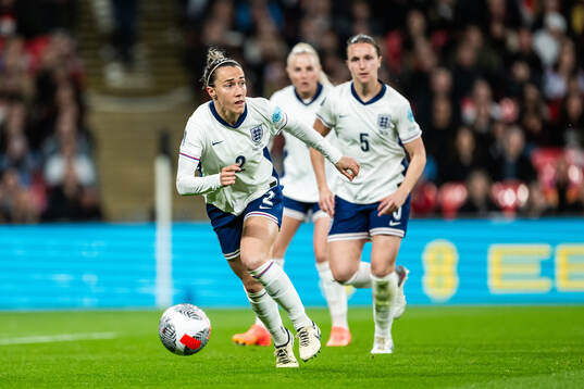 Lucy Bronze of England