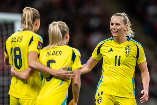 Fridolina Rolfö of Sweden celebrates with Amanda Nildén
