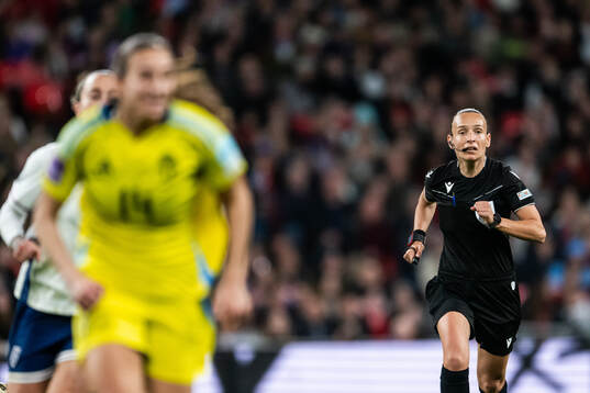 Referee Ivana Projkovska