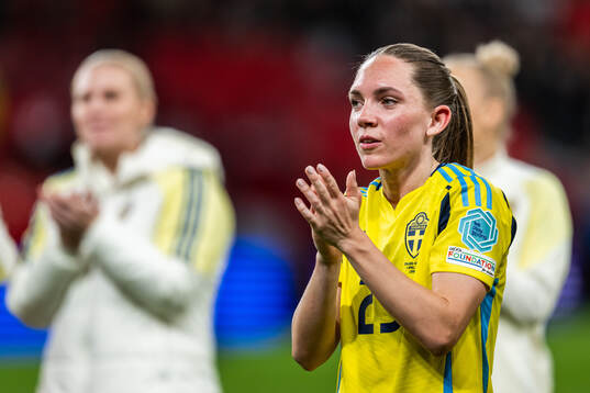 Elin Rubensson of Sweden recognizes the audience