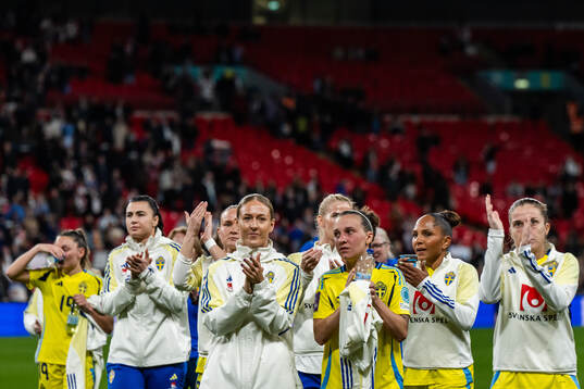 goalkeeper Zecira Musovic, Emma Kullberg, Julia Zigiotti