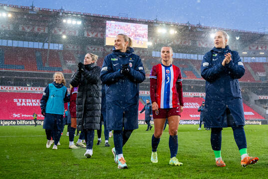 Guro Bergsvand, Emilie Woldvik and goalkeeper Aurora