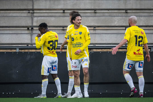 Falkenbergs FFs Wanbe Godwin Aguda jublar
