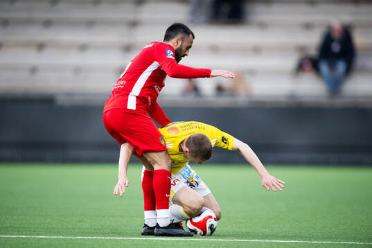 Ariana FCs Brwa Hekmat Nouri och Falkenbergs FFs Melker