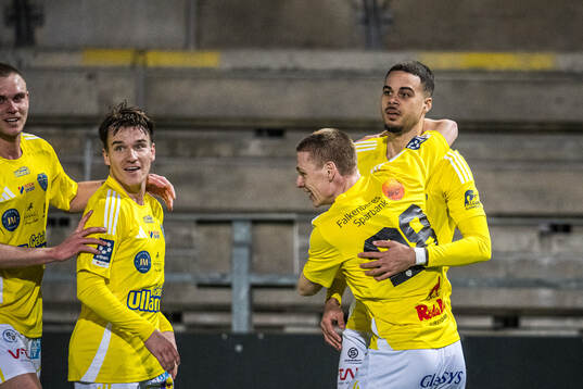Falkenbergs FFs Leonardo Farah Shahin jublar