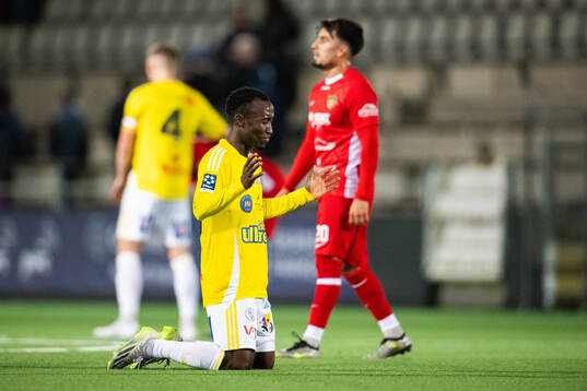 Falkenbergs FFs Wanbe Godwin Aguda jublar