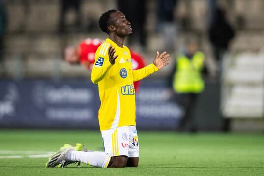Falkenbergs FFs Wanbe Godwin Aguda jublar