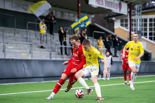 Ariana FCs Lukas Minter Wettergren och Falkenbergs FFs
